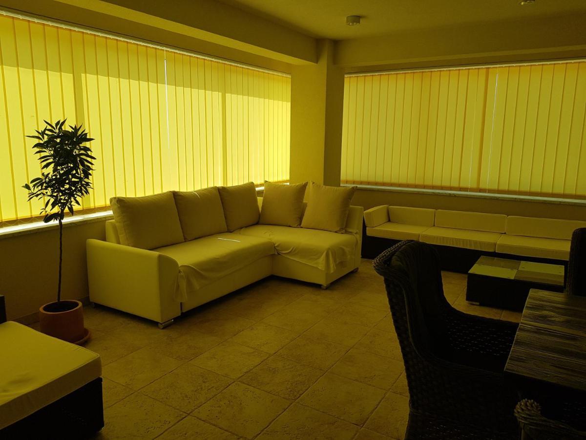 Apartment Yellow Cube Kozino