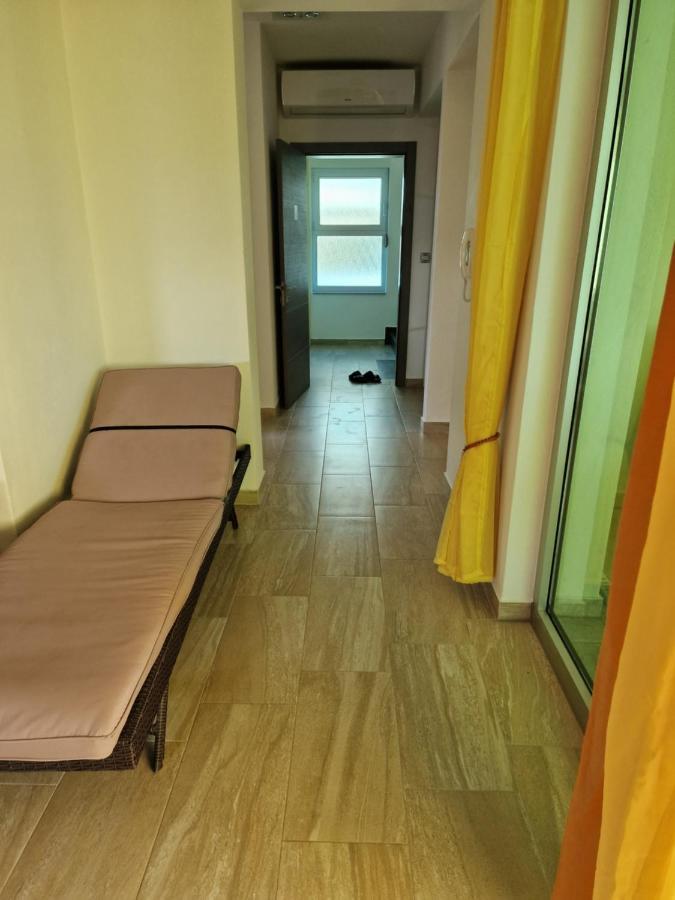 Apartment Yellow Cube Kozino