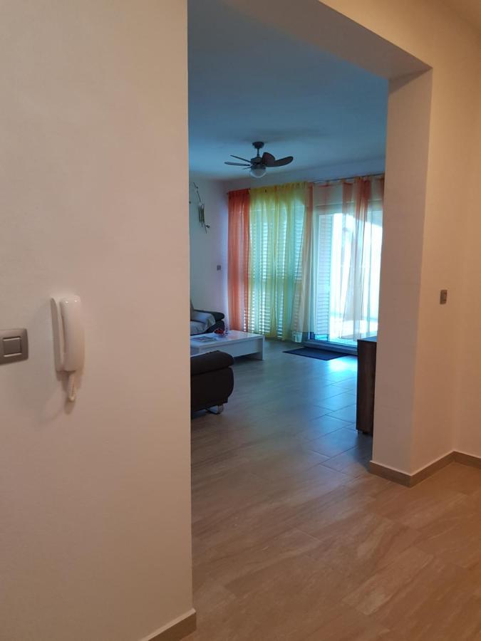 Yellow Cube Appartement Kožino