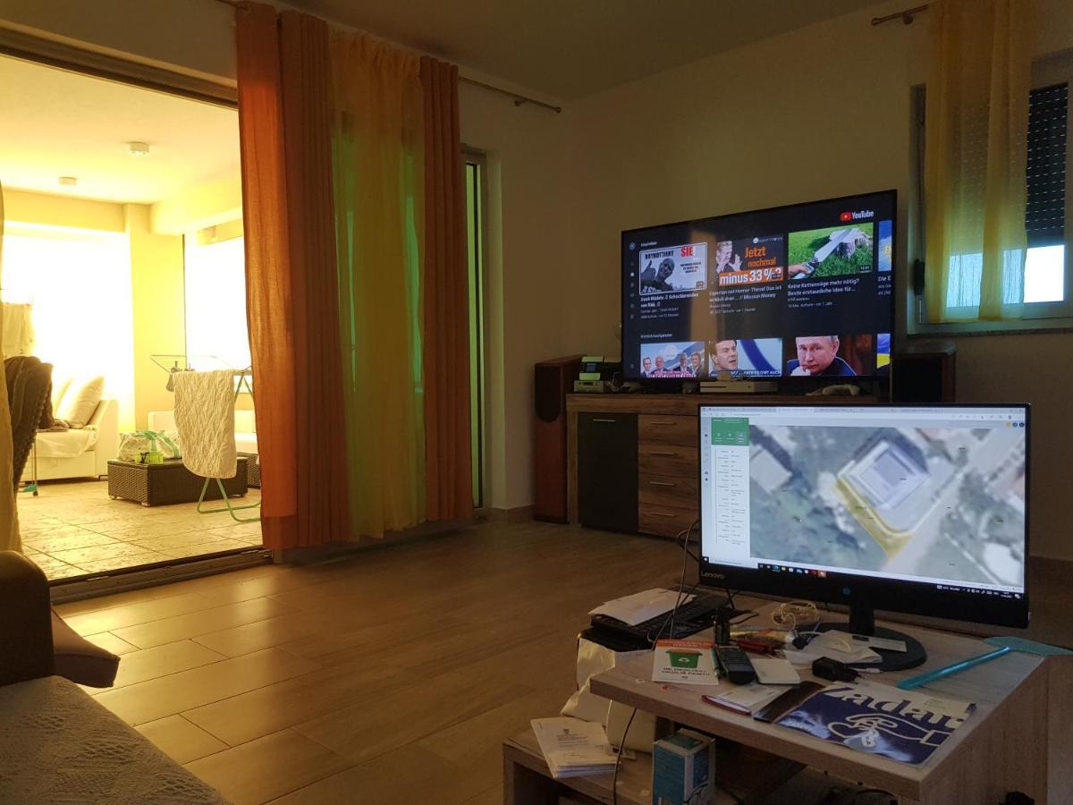 Yellow Cube Appartement Kožino